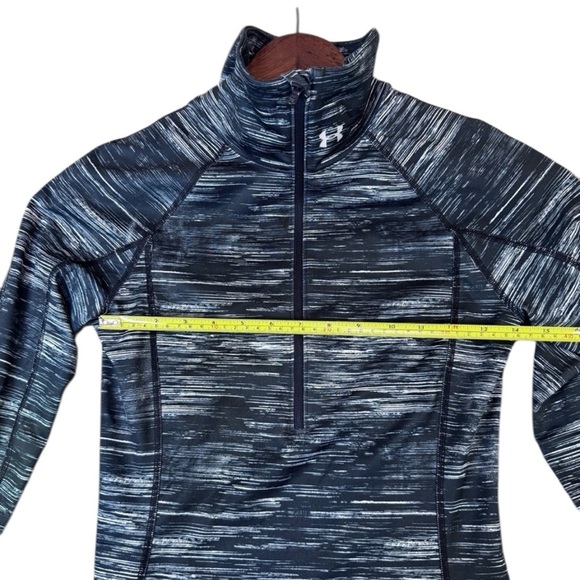 Woman’s Under Armour Gray and Black Fitted Long Sleeve Hoodie w/ thumb holes XS - Picture 12 of 14